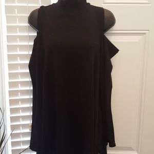 Cold shoulder long sleeve tunic